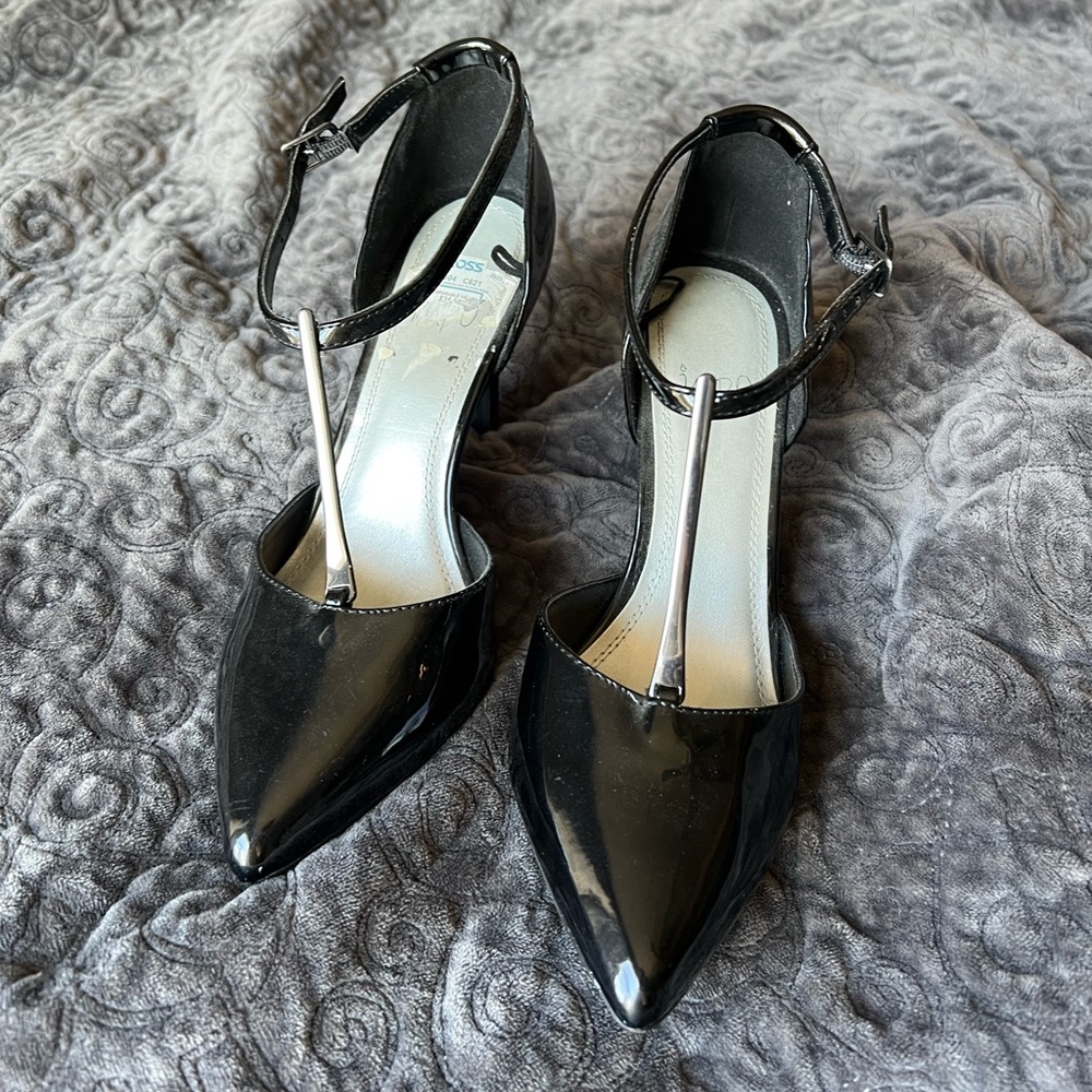 Black heels. Brand Tisha. Size 8. Point toe.